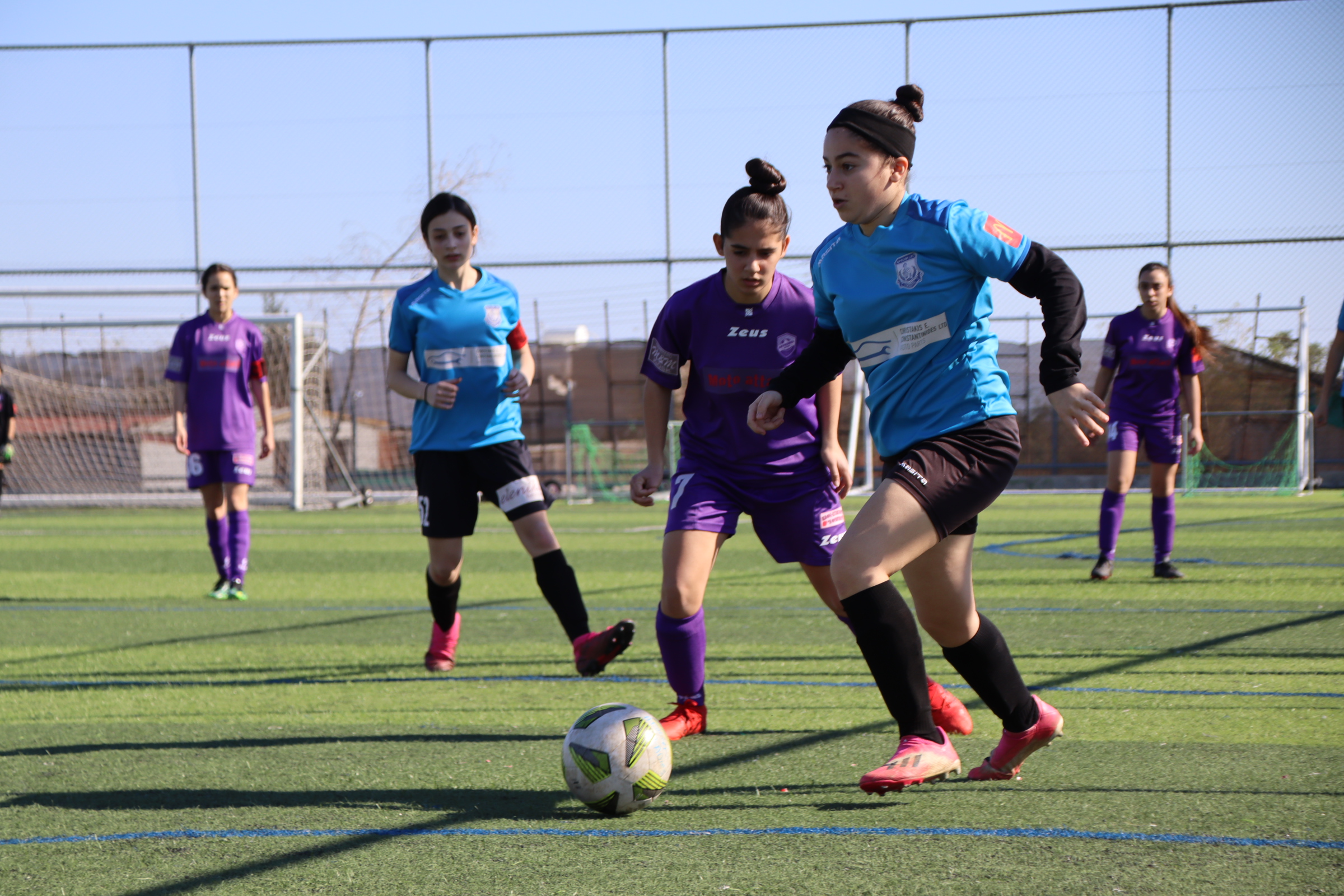 Παγκύπριο Πρωτάθλημα Κοριτσιών Κάτω των 17: ΑΠΟΛΛΩΝ Ladies και ΛΕΥΚΟΘΕΑ Λατσιών διαφήμισαν το Ποδόσφαιρο VIDEO και Εικόνες