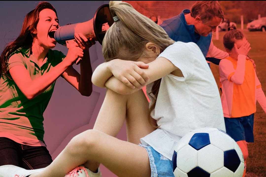 «Μην Έρθεις» Ένα σαφές μήνυμα από τους μικρούς ποδοσφαιριστές προς τους γονείς τους! VIDEO
